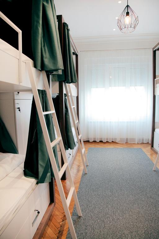 Hostel Karavan Inn Belgrád Szoba fotó